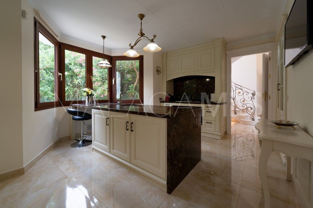 Buy Hacienda las Chapas 5 bedrooms villa