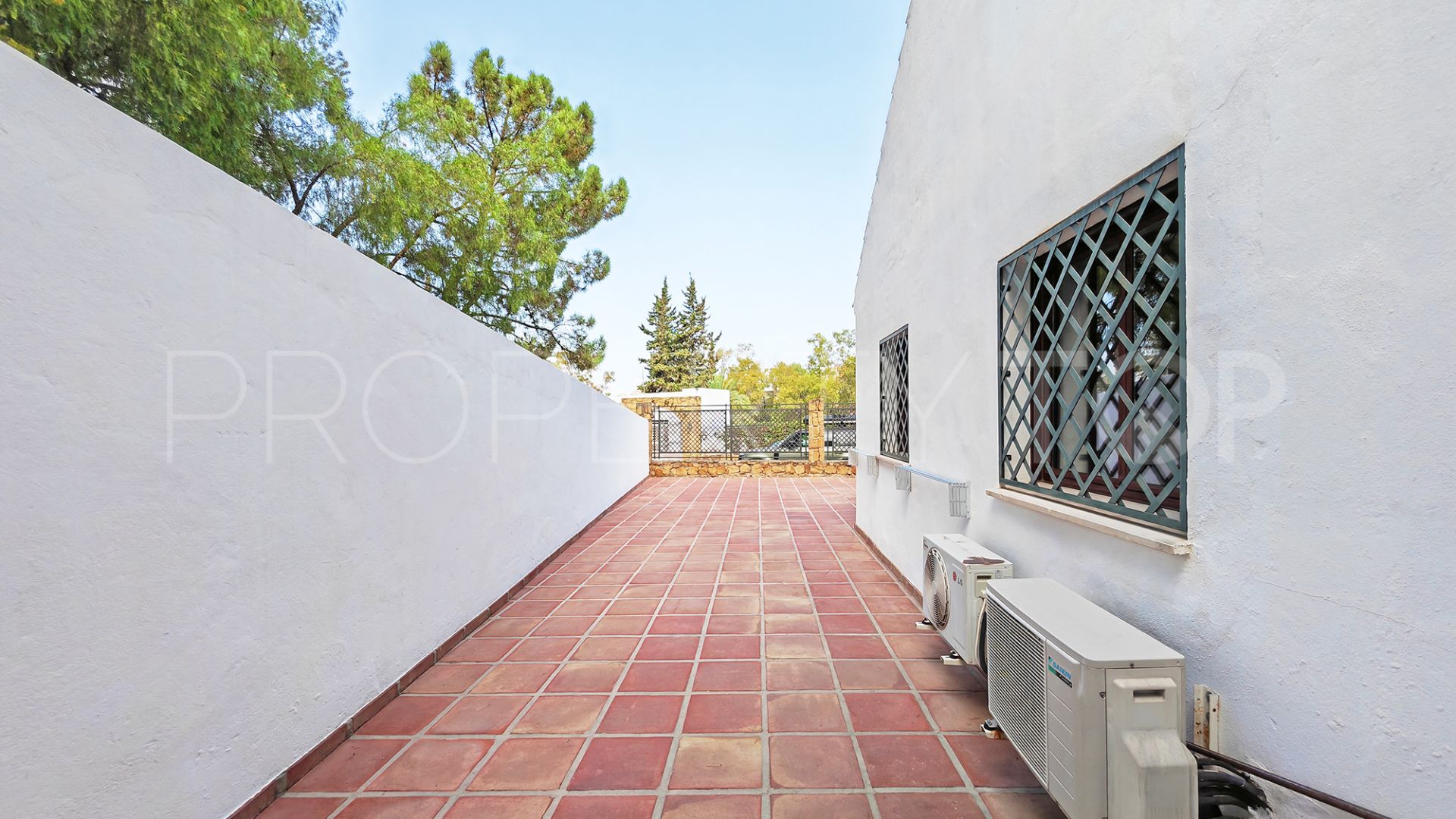 For sale ground floor apartment with 3 bedrooms in Coto Real II