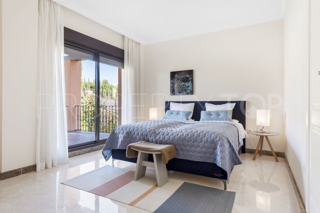 Comprar villa con 3 dormitorios en Estepona