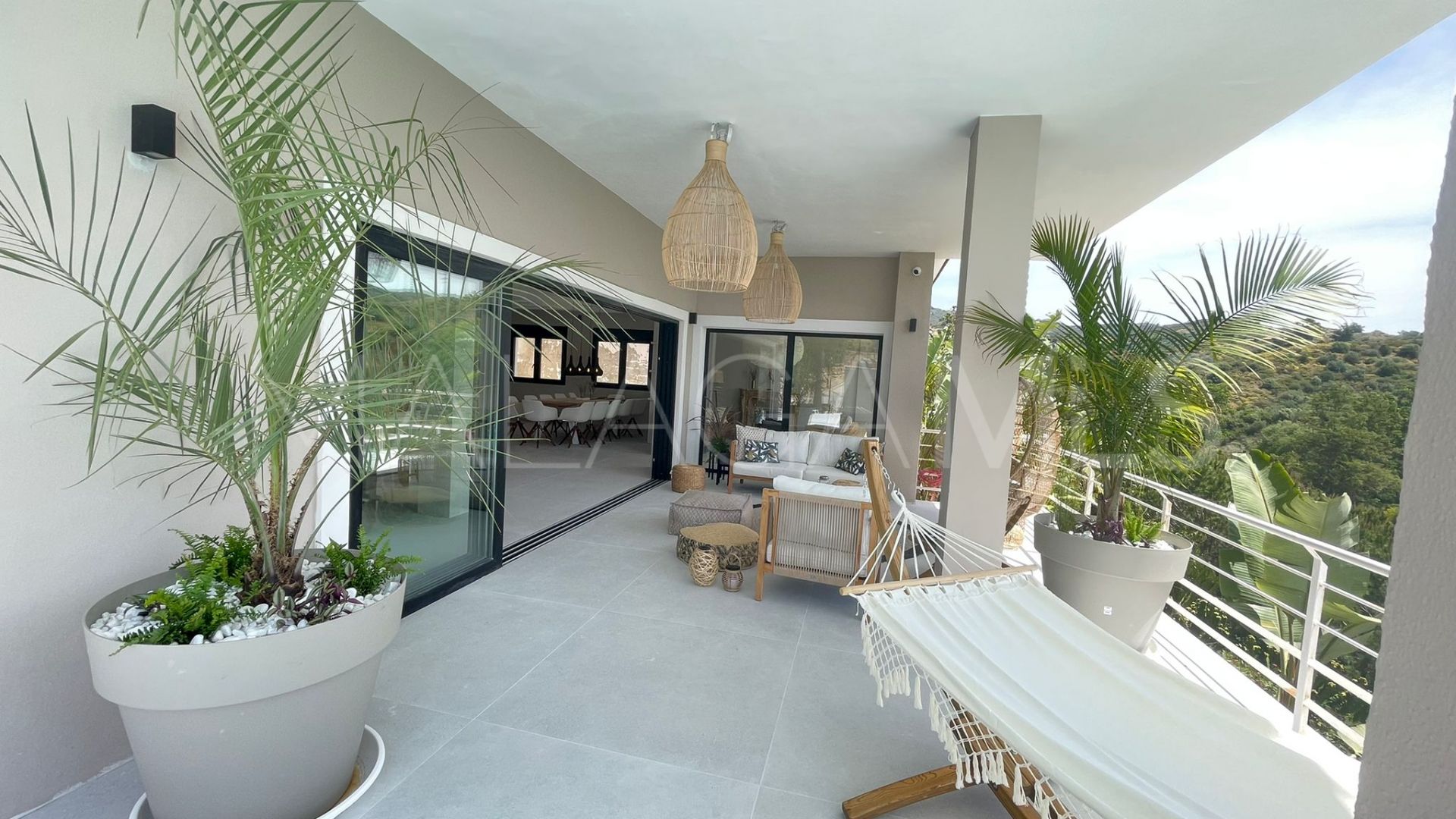 Villa for sale in Elviria