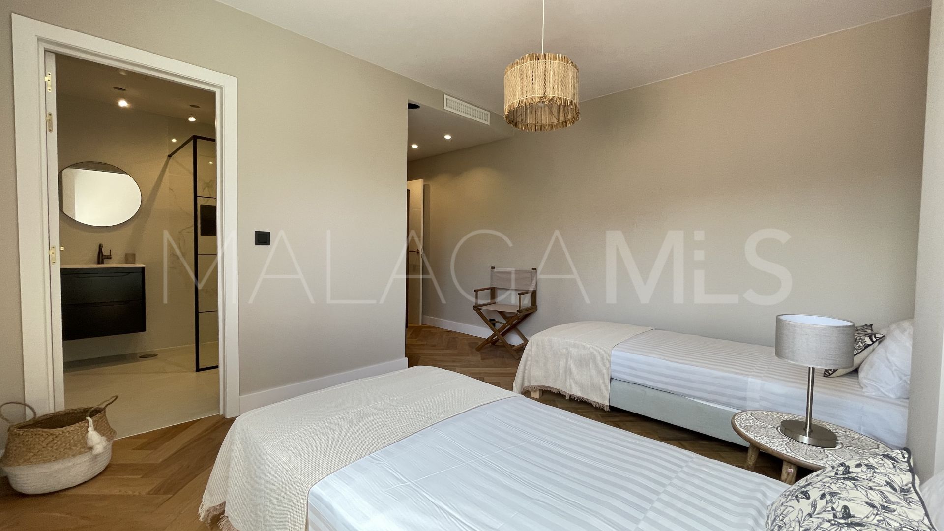 Villa for sale in Elviria