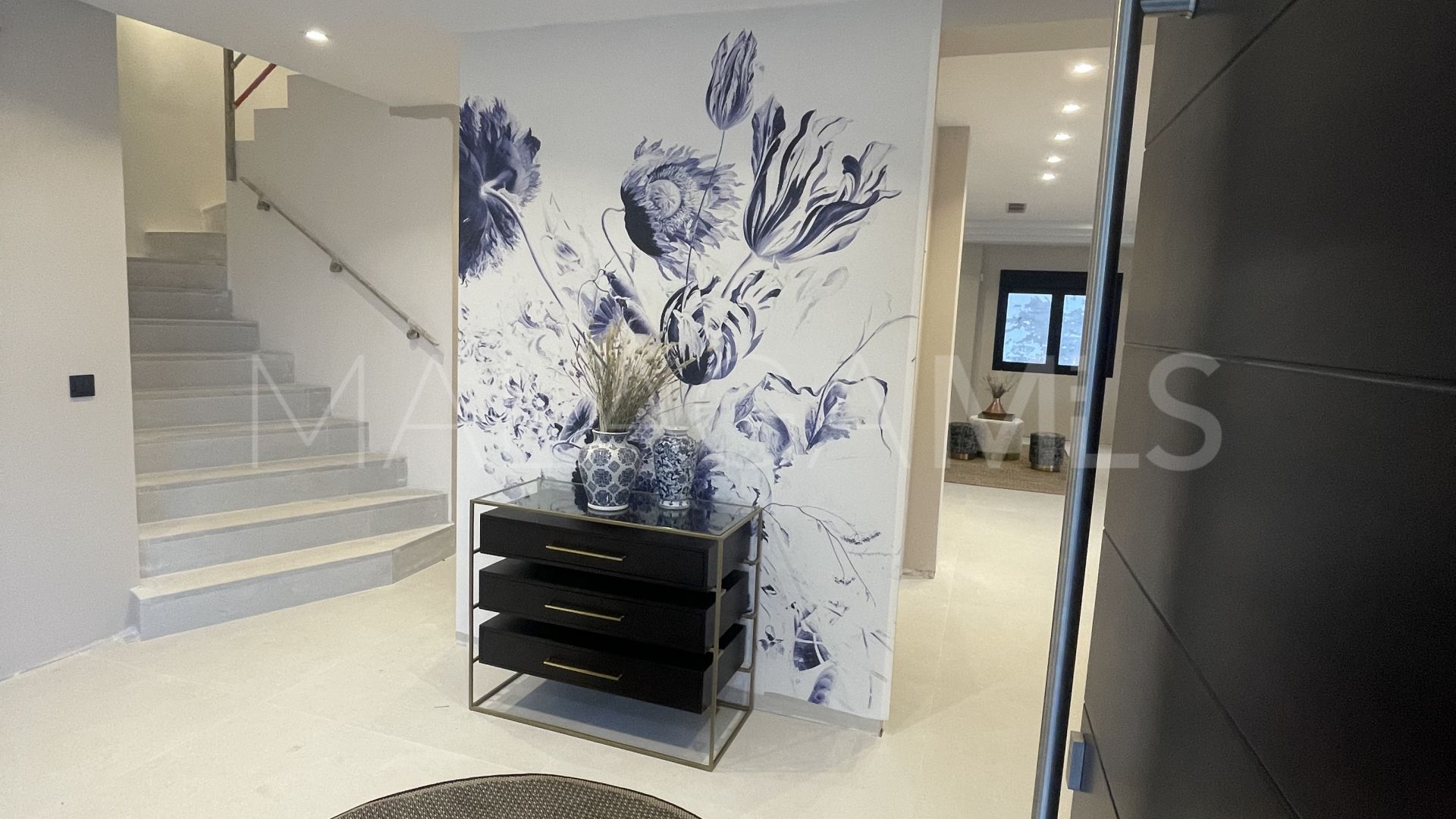 Villa for sale in Elviria
