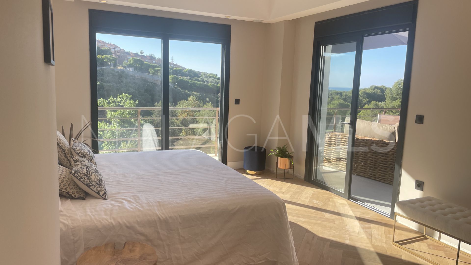 Villa for sale in Elviria