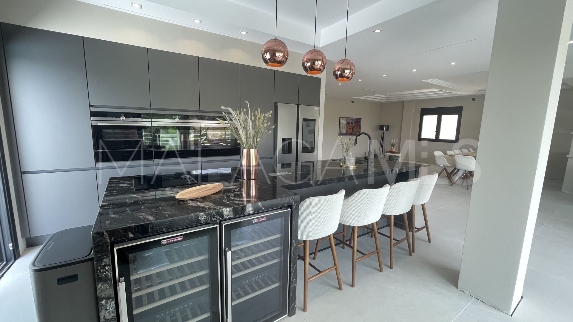 Villa for sale in Elviria