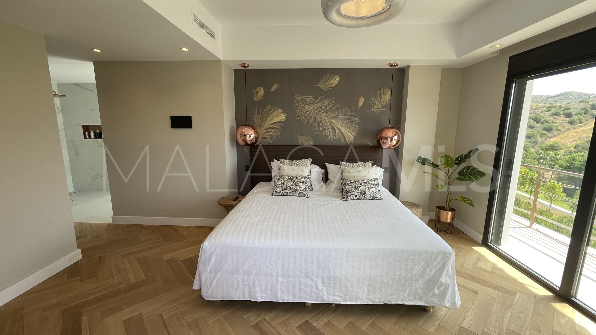 Villa for sale in Elviria