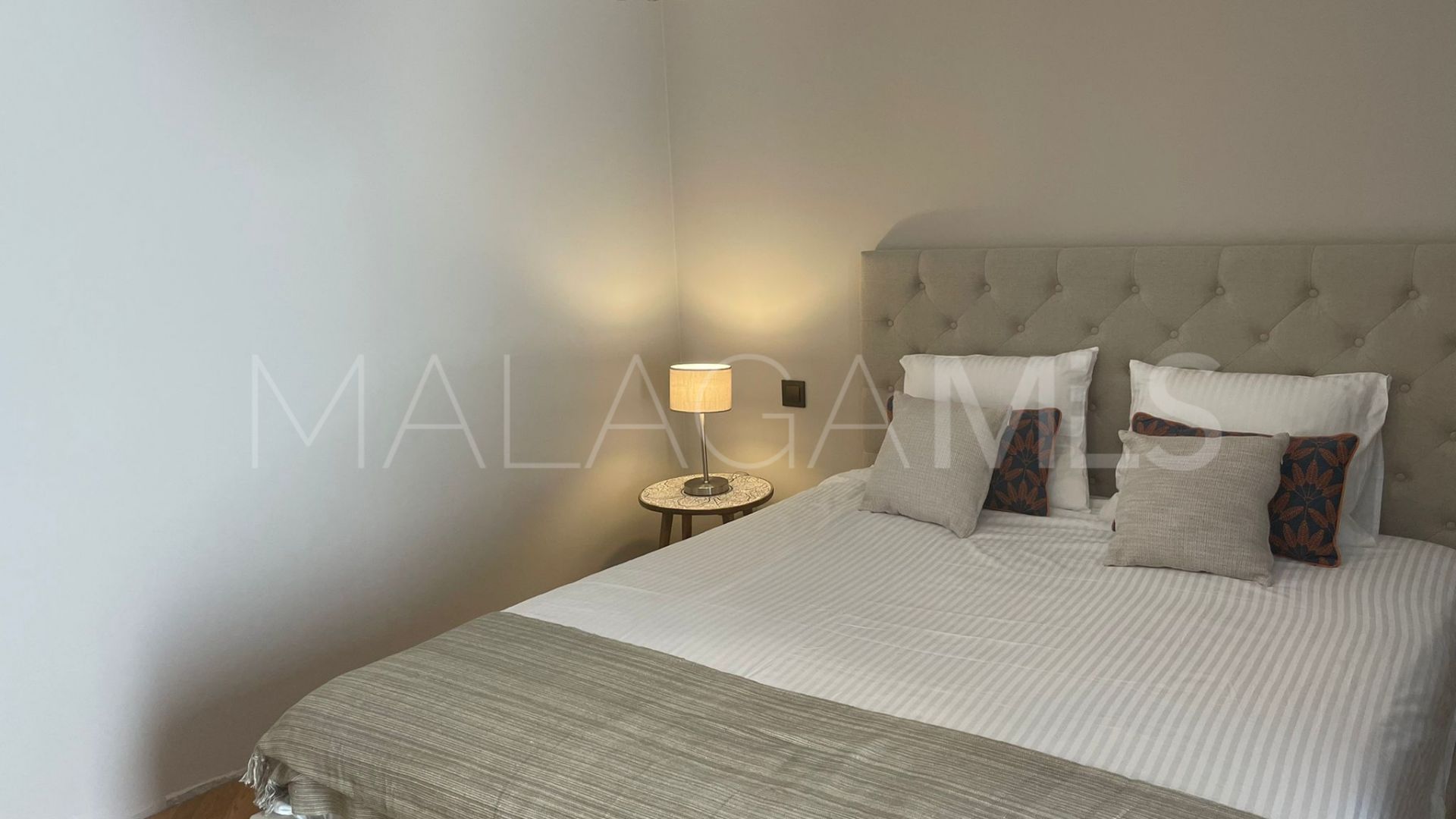 Villa for sale in Elviria