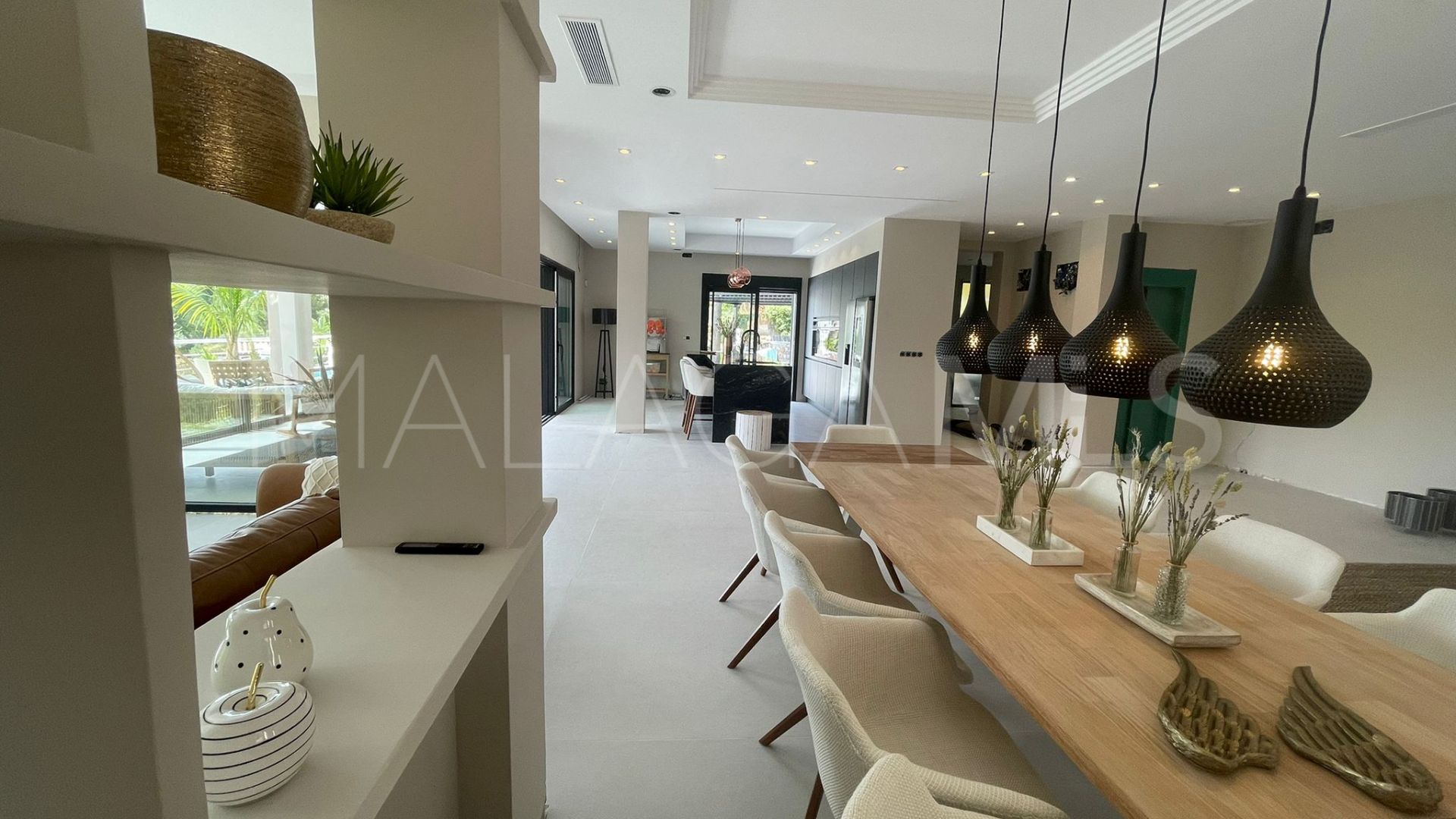 Villa for sale in Elviria