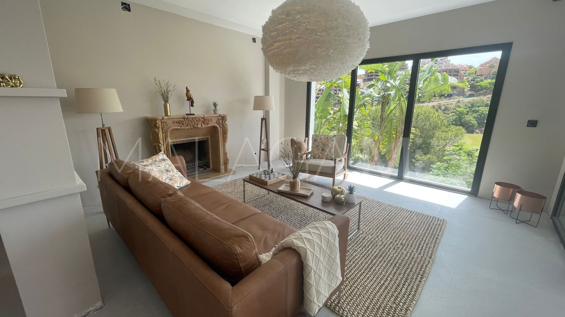 Villa for sale in Elviria