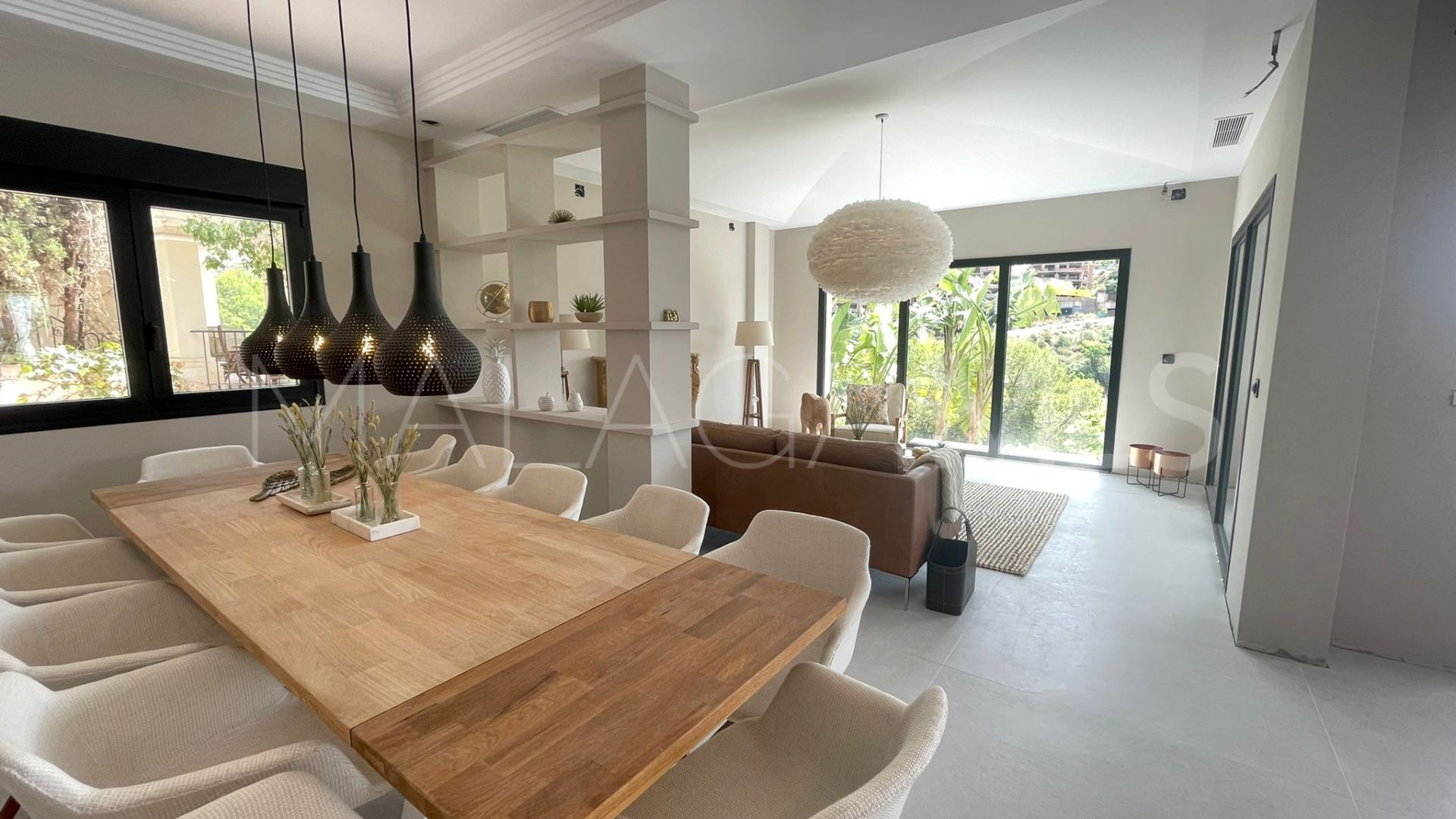 Villa for sale in Elviria