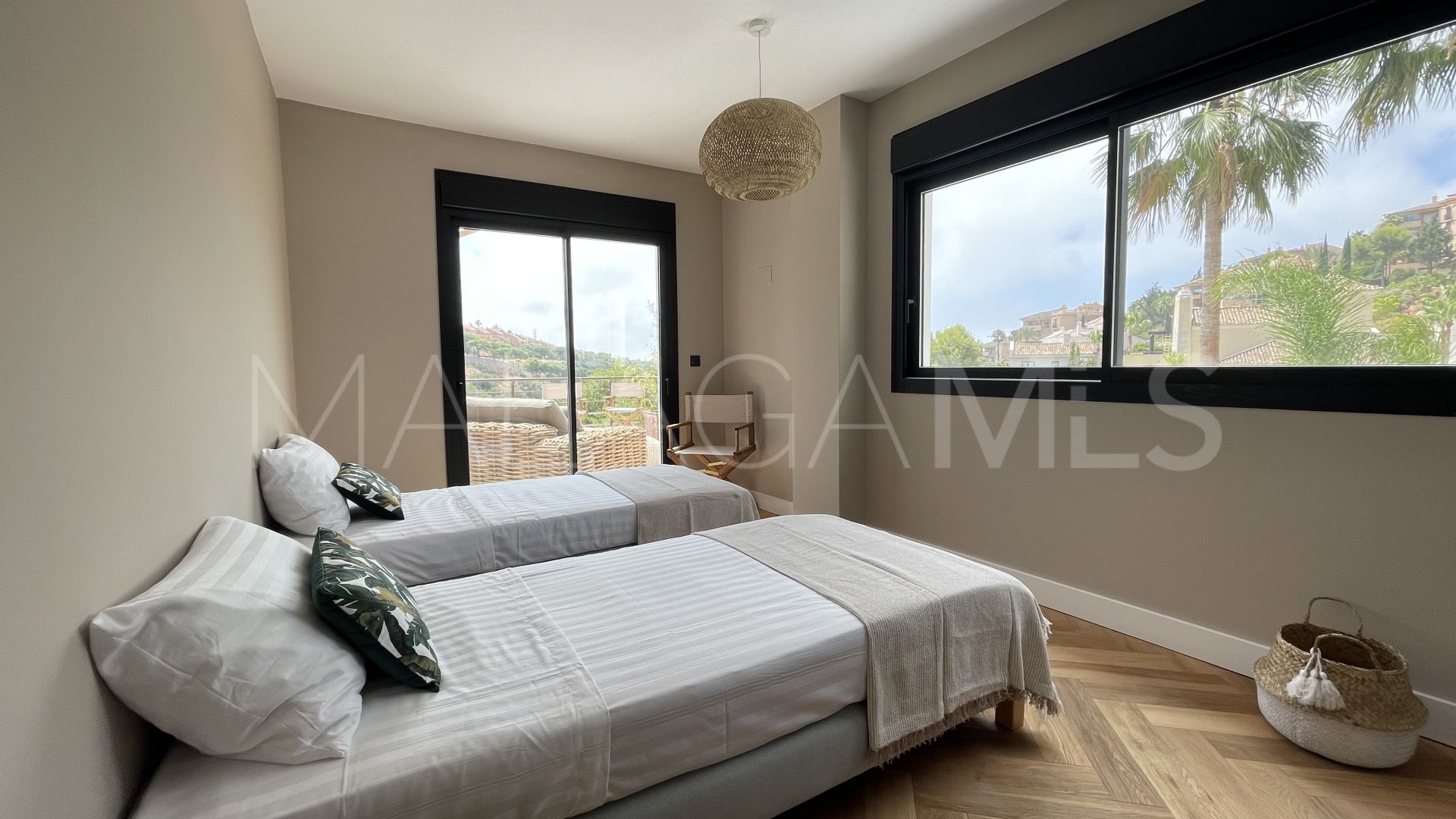 Villa for sale in Elviria