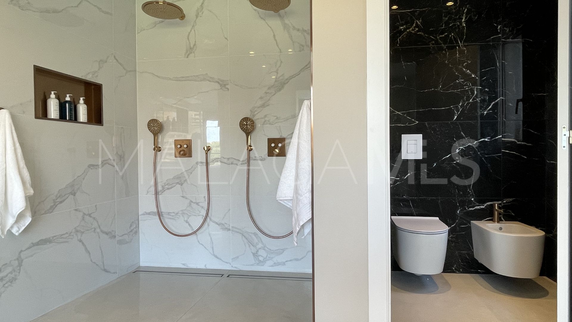 Villa for sale in Elviria