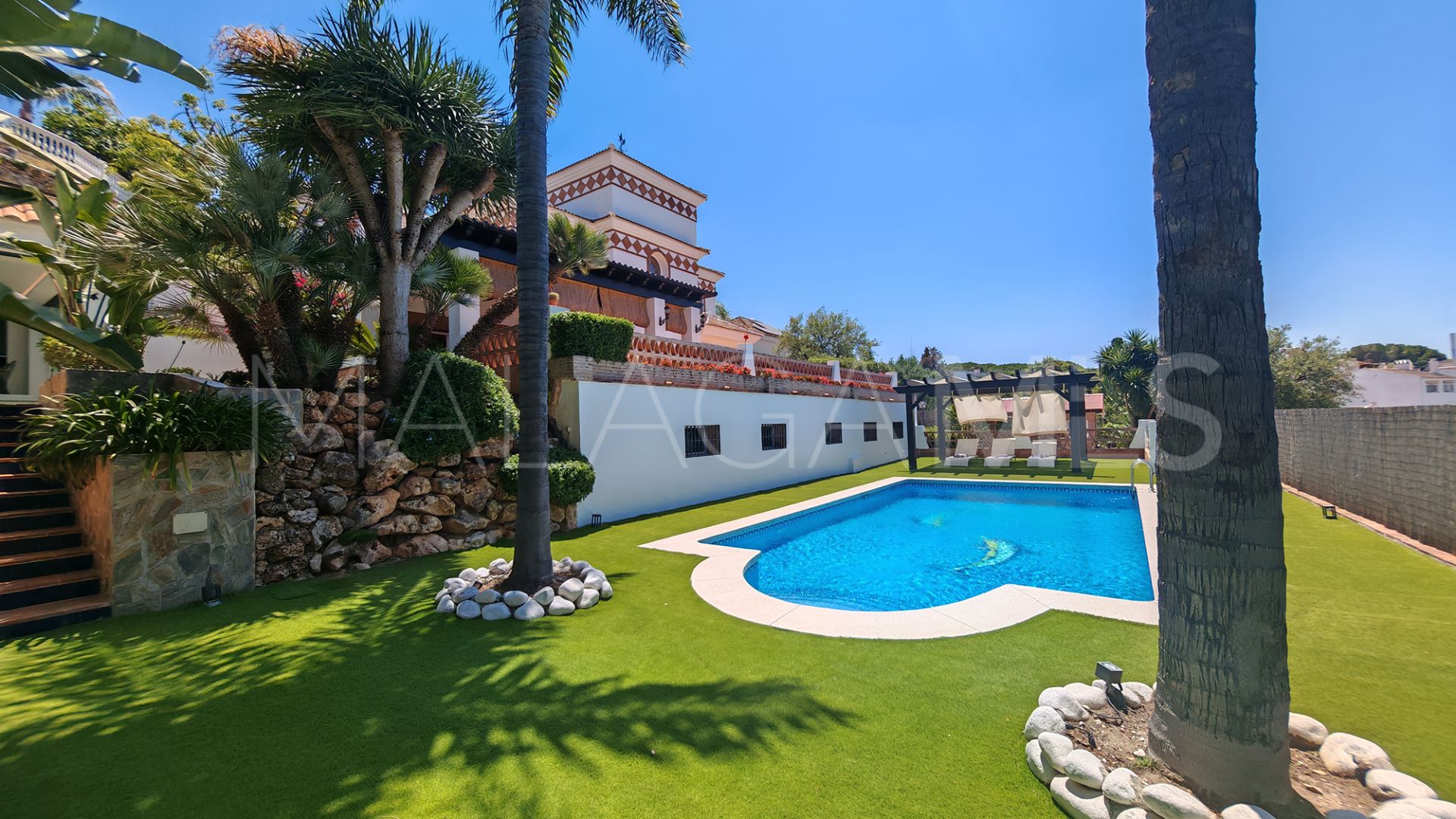 4 bedrooms villa for sale in Elviria