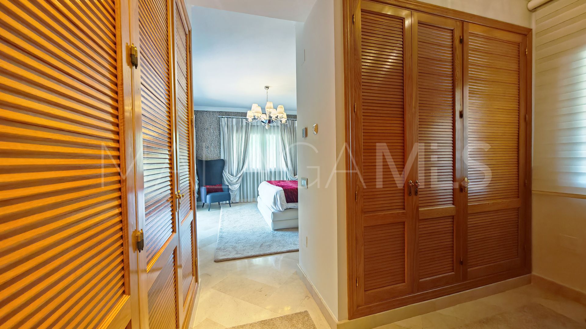 4 bedrooms villa for sale in Elviria