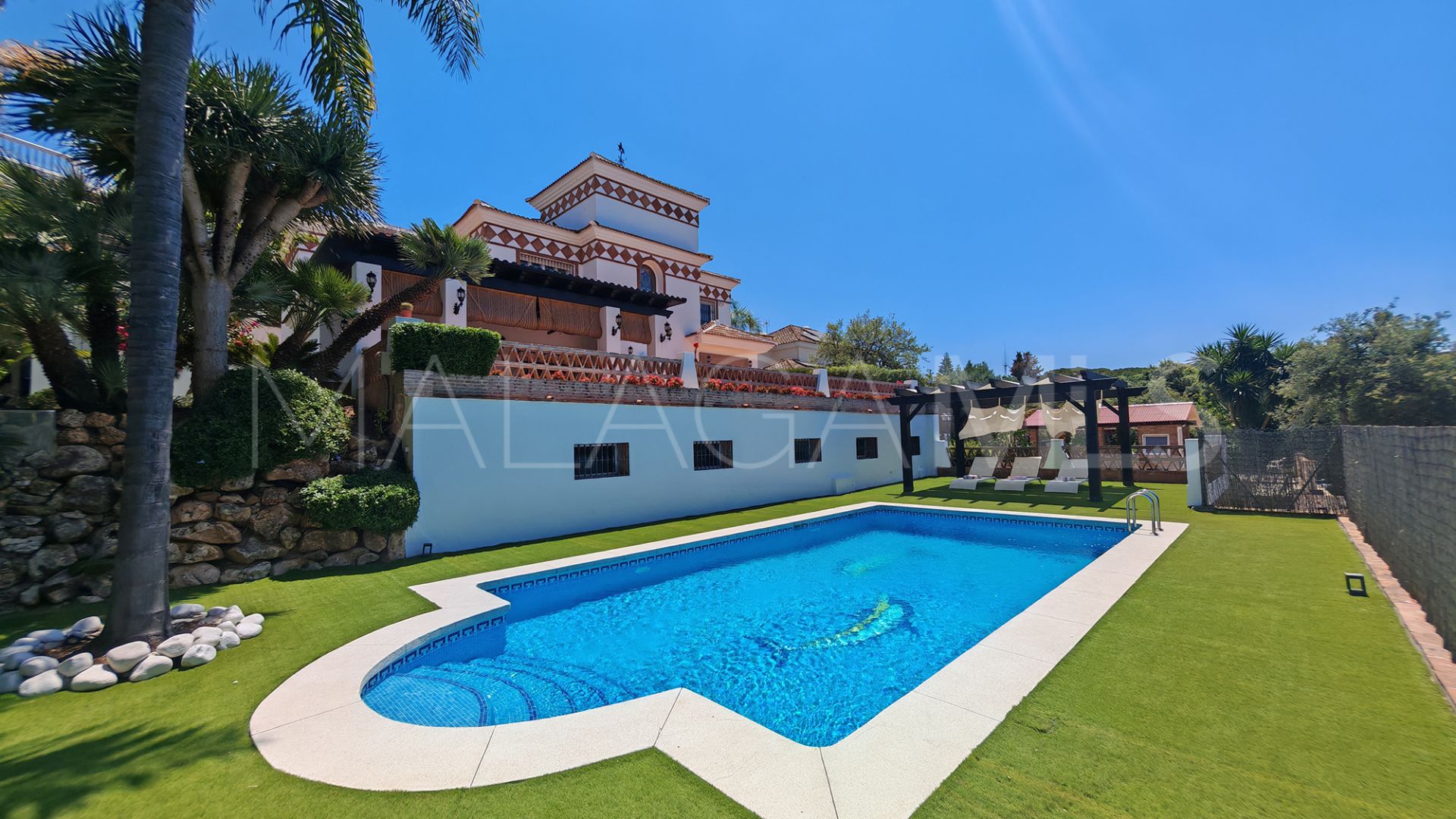 4 bedrooms villa for sale in Elviria