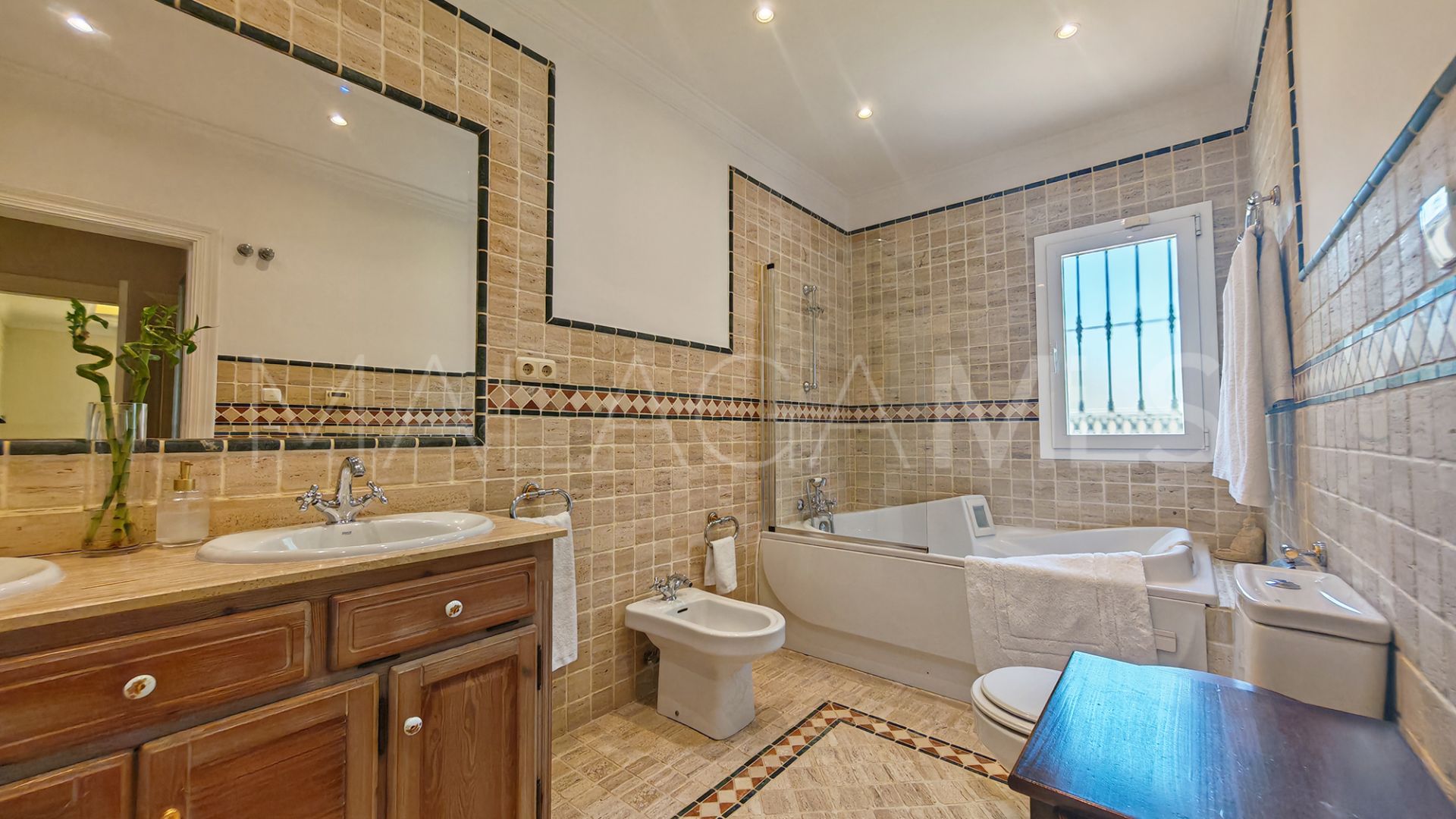 4 bedrooms villa for sale in Elviria