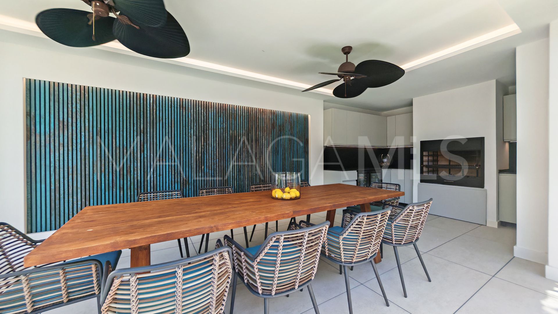 4 bedrooms villa for sale in Elviria