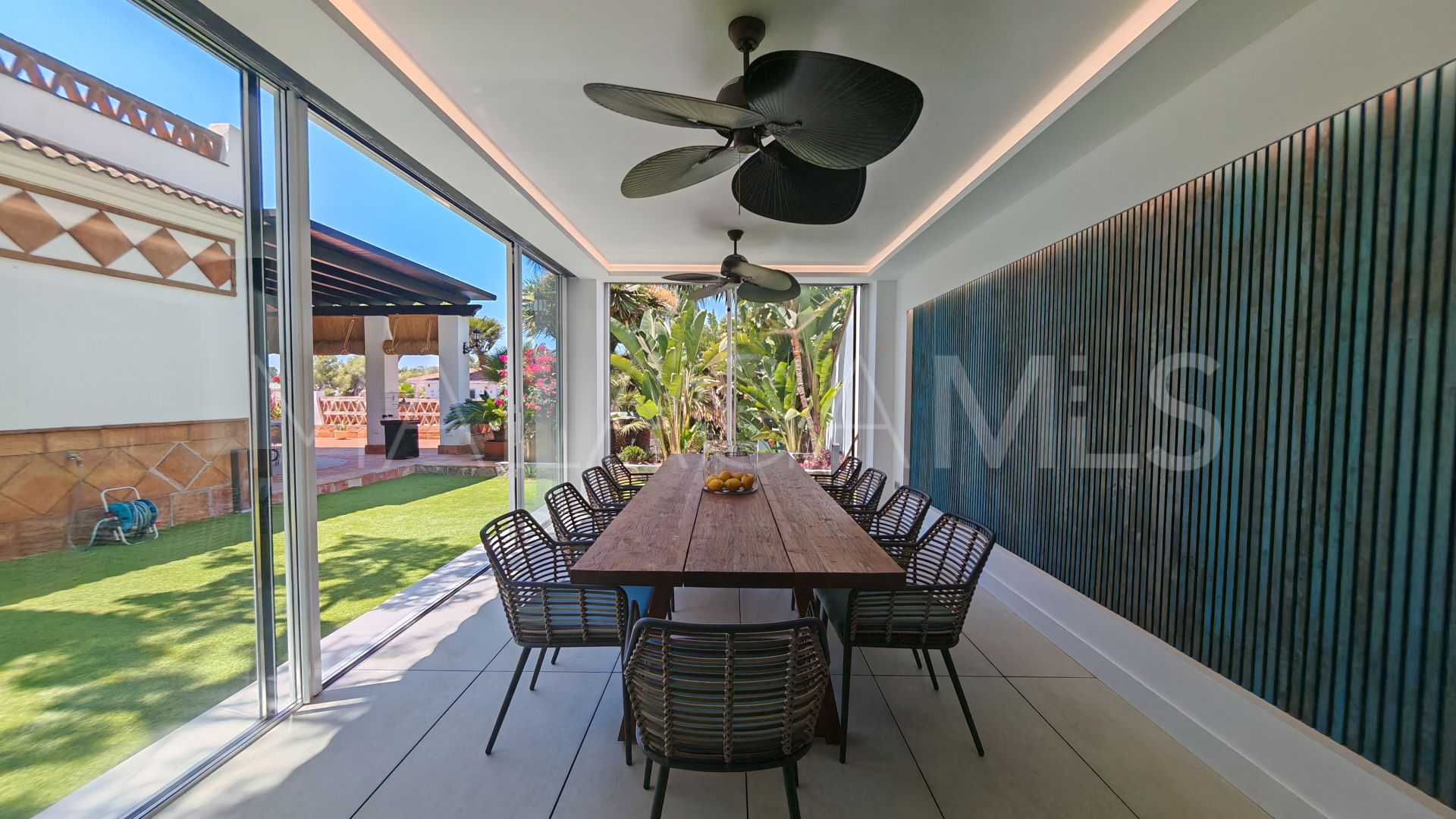 4 bedrooms villa for sale in Elviria