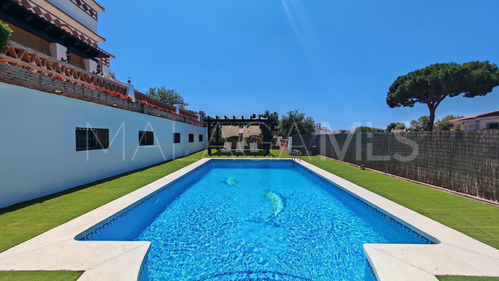 4 bedrooms villa for sale in Elviria