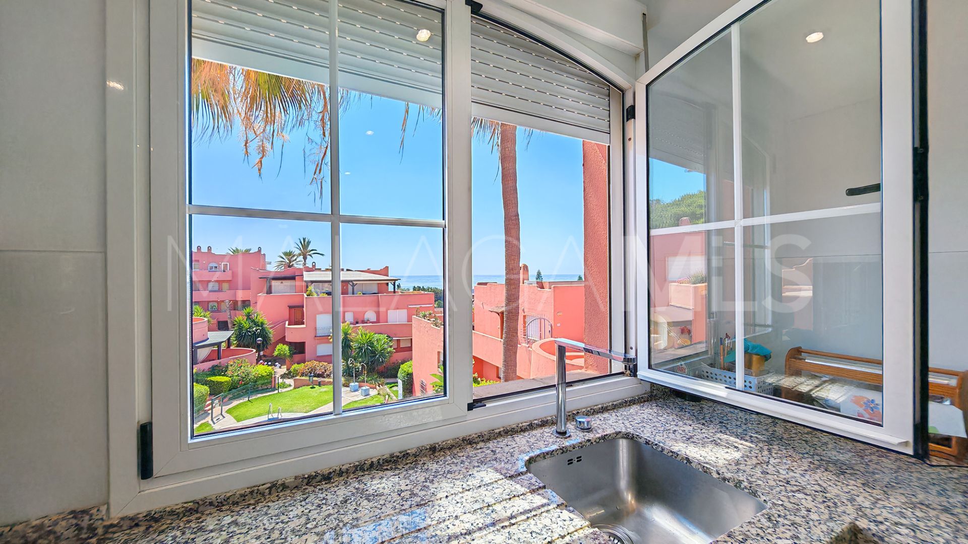 Tvåvåningslägenhet for sale in Marbella City