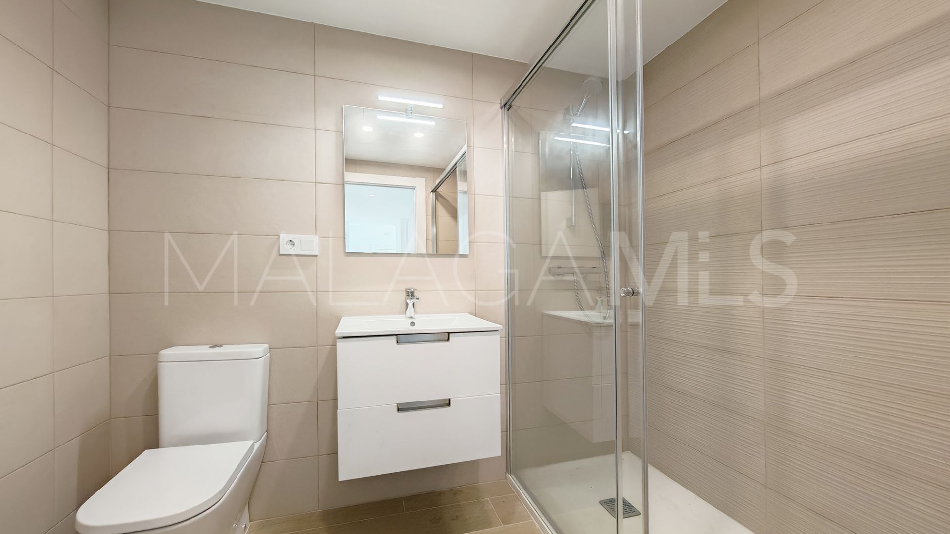 Buy atico duplex in Estepona de 4 bedrooms