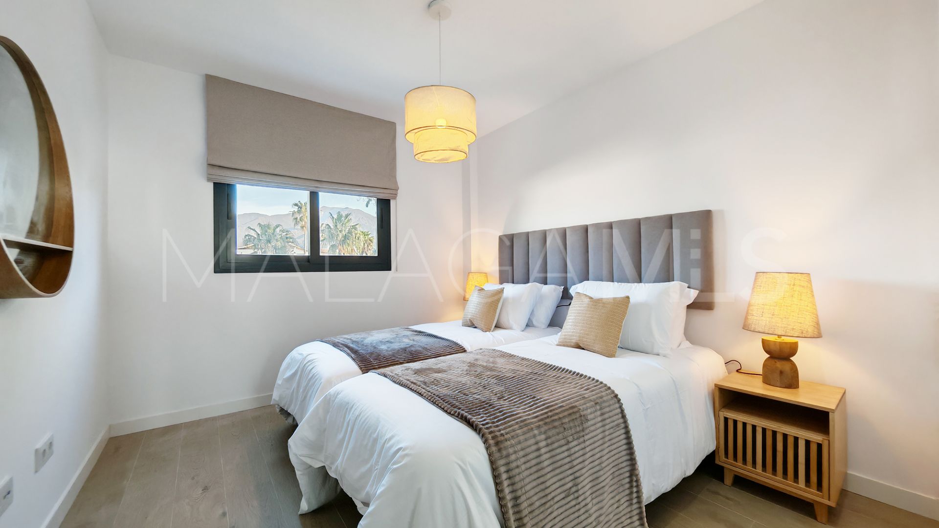 Buy atico duplex in Estepona de 4 bedrooms