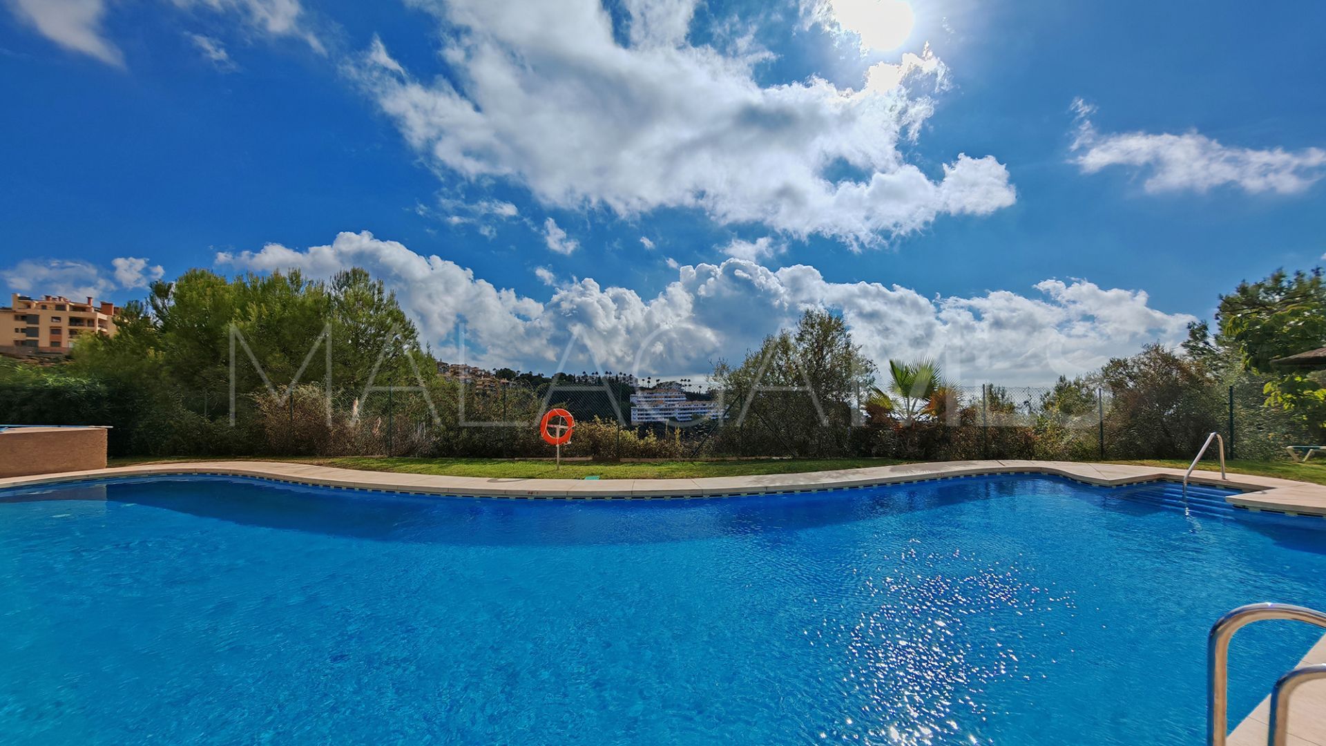 Se vende apartamento with 3 bedrooms in Calahonda