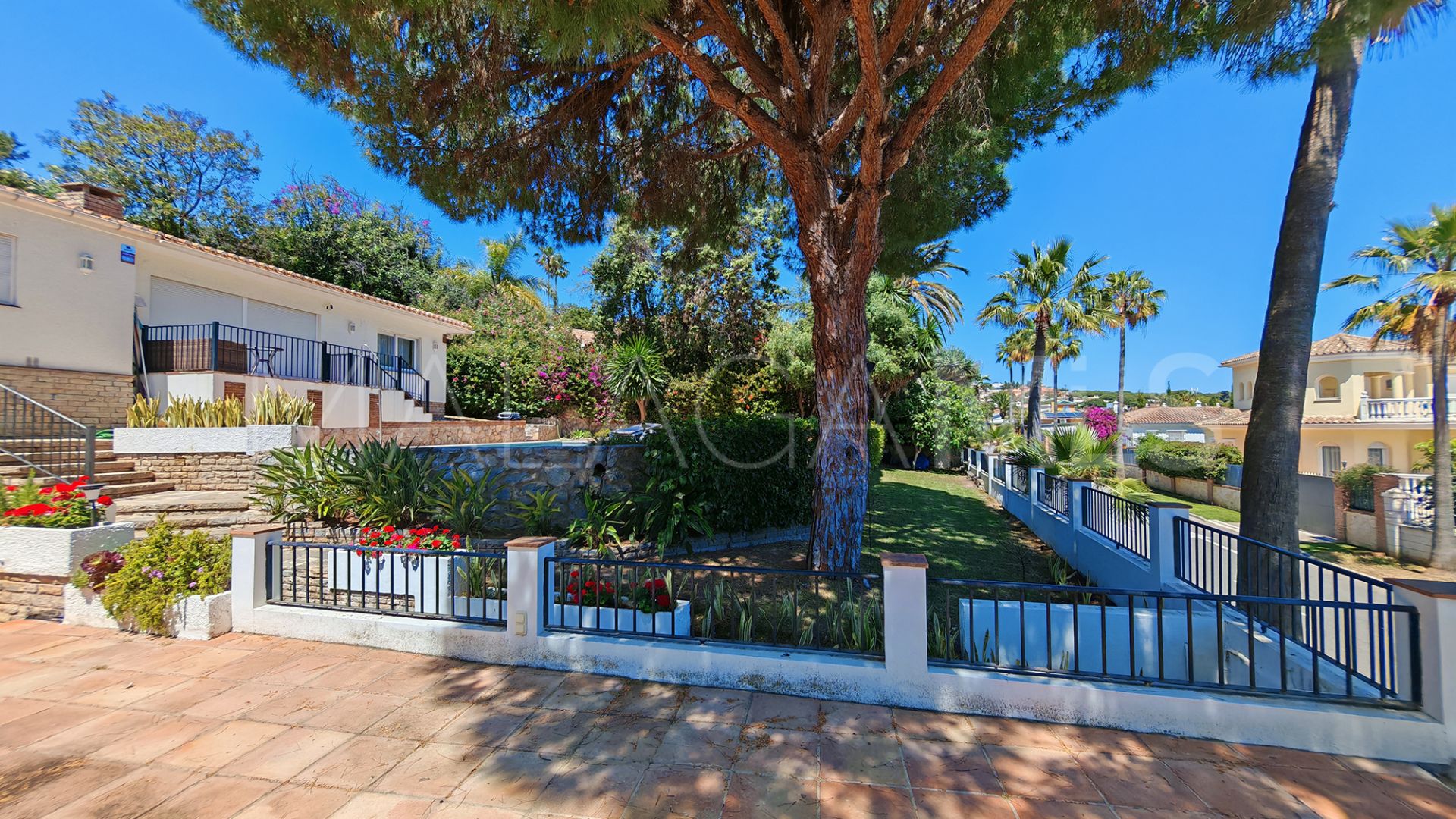 5 bedrooms Marbesa villa for sale