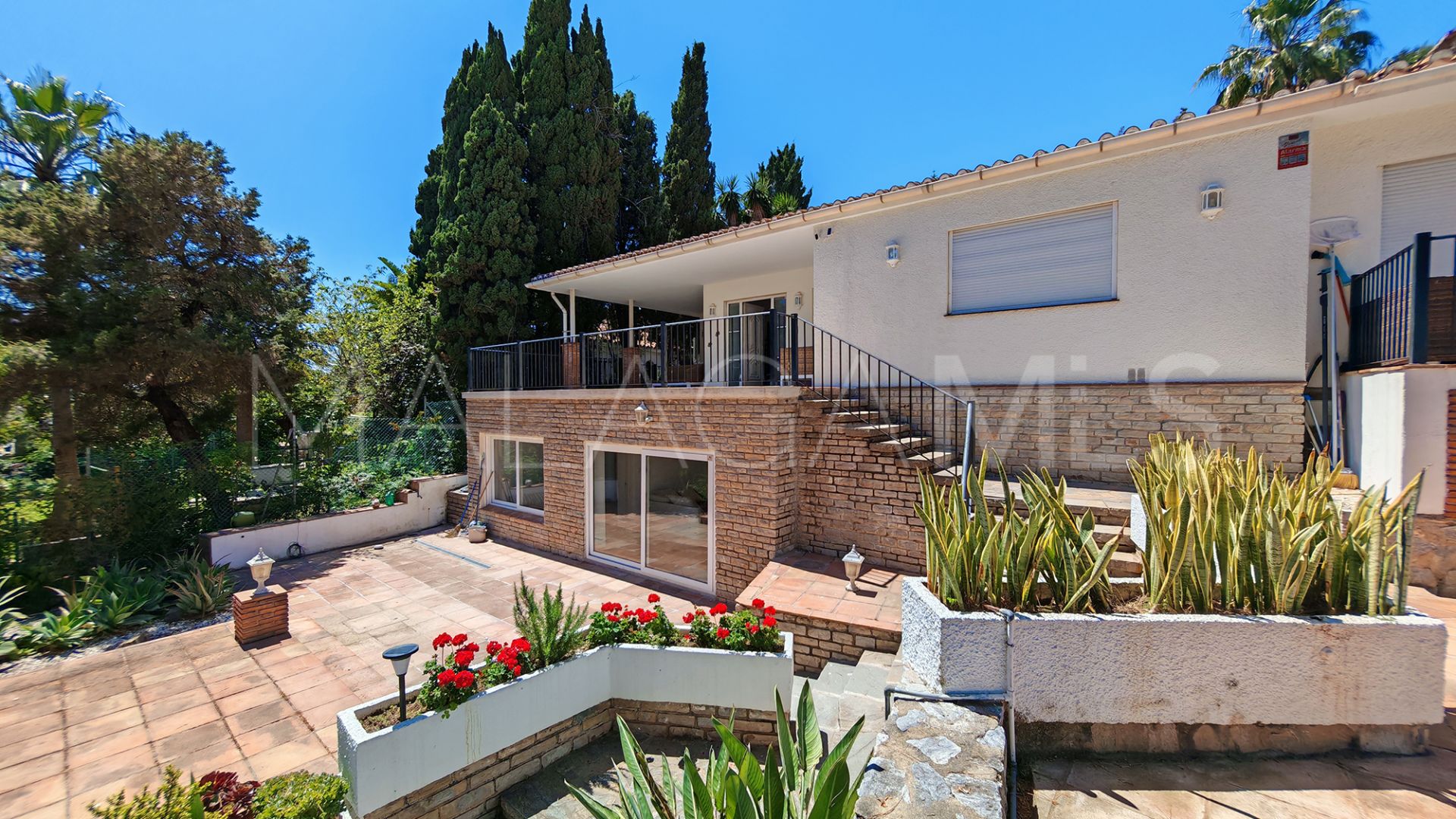 5 bedrooms Marbesa villa for sale