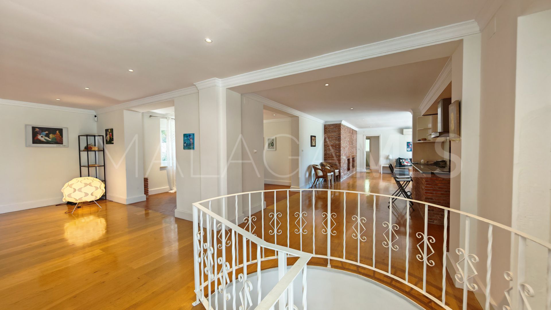 5 bedrooms Marbesa villa for sale