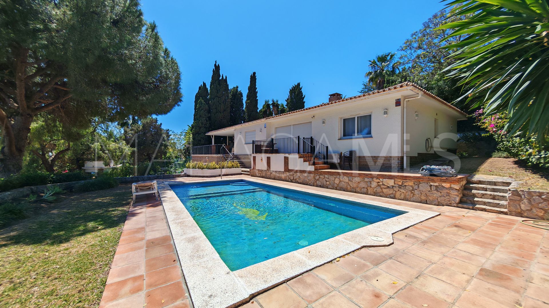 5 bedrooms Marbesa villa for sale