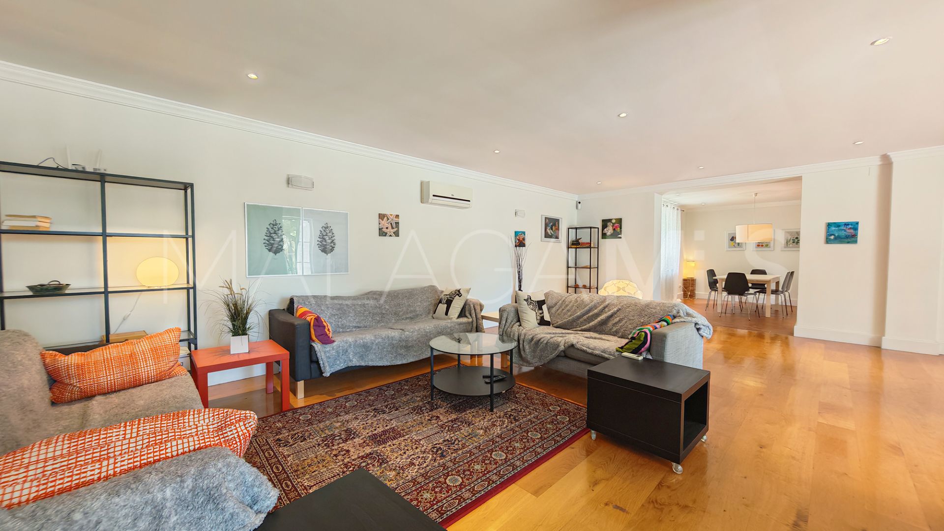 5 bedrooms Marbesa villa for sale