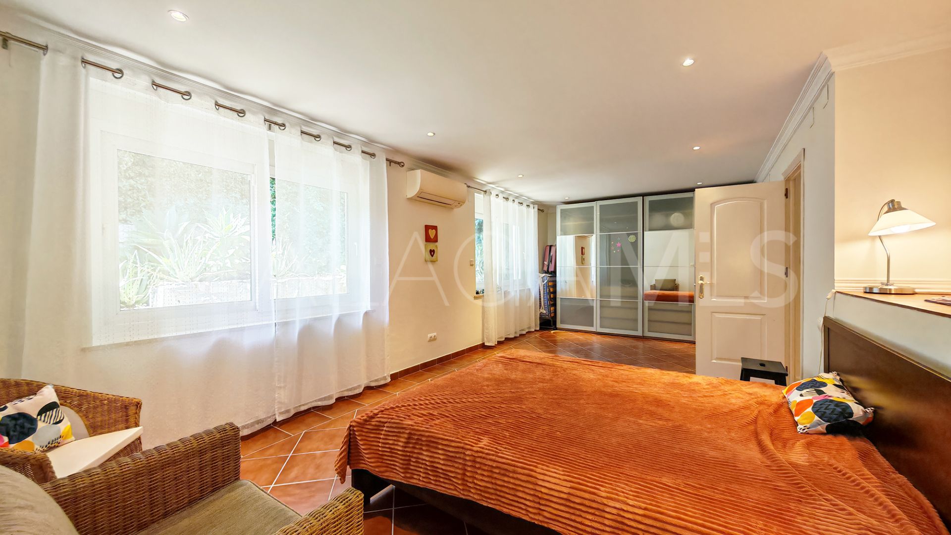 5 bedrooms Marbesa villa for sale