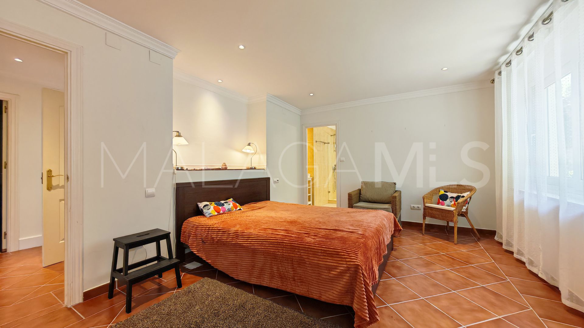 5 bedrooms Marbesa villa for sale