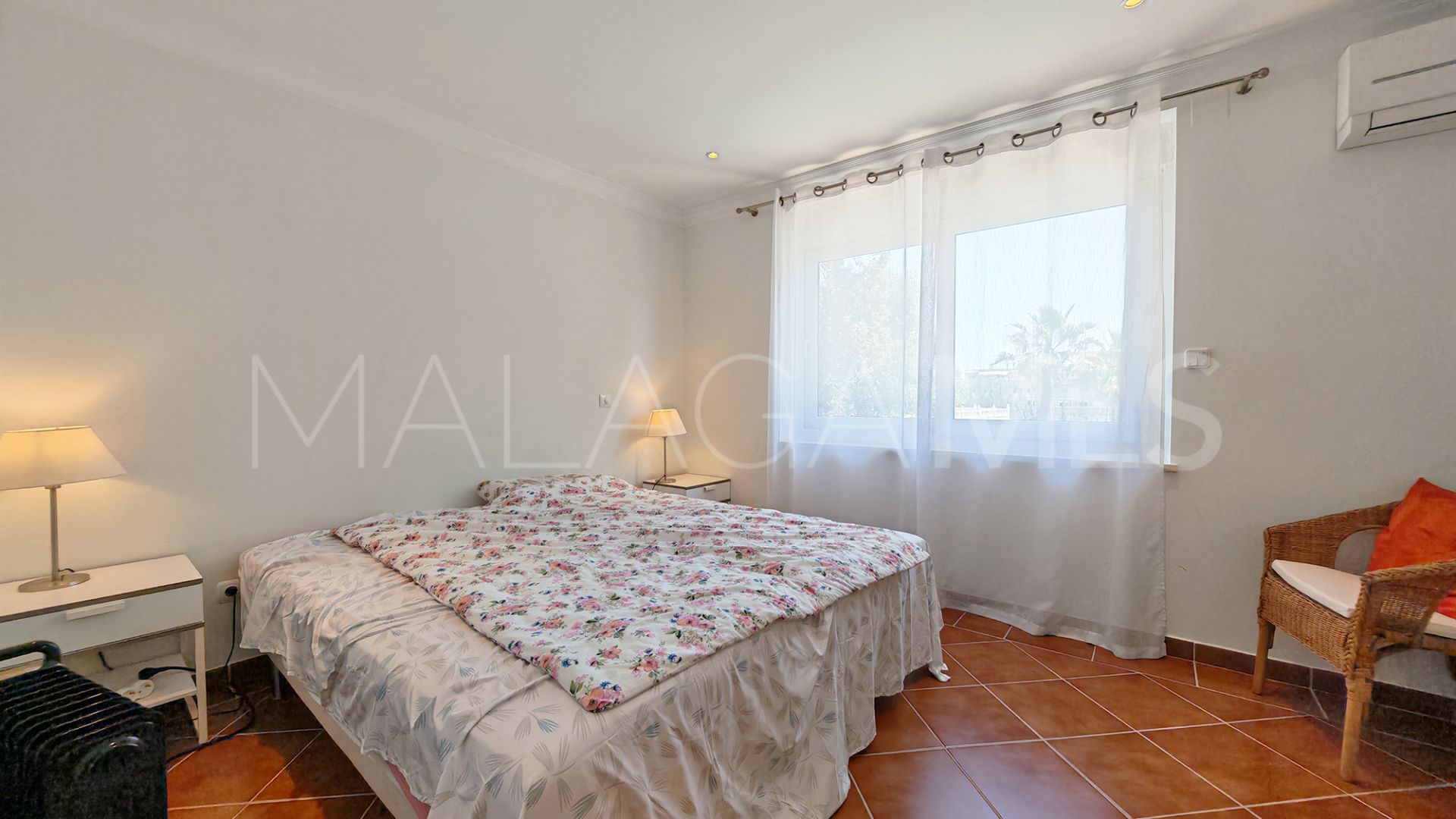 5 bedrooms Marbesa villa for sale
