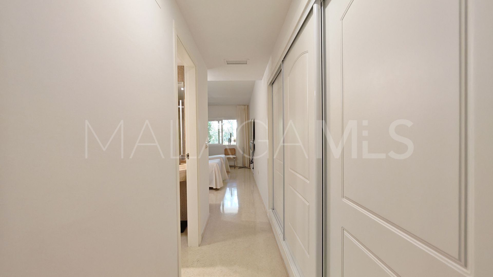 Markplanslägenhet for sale in Elviria