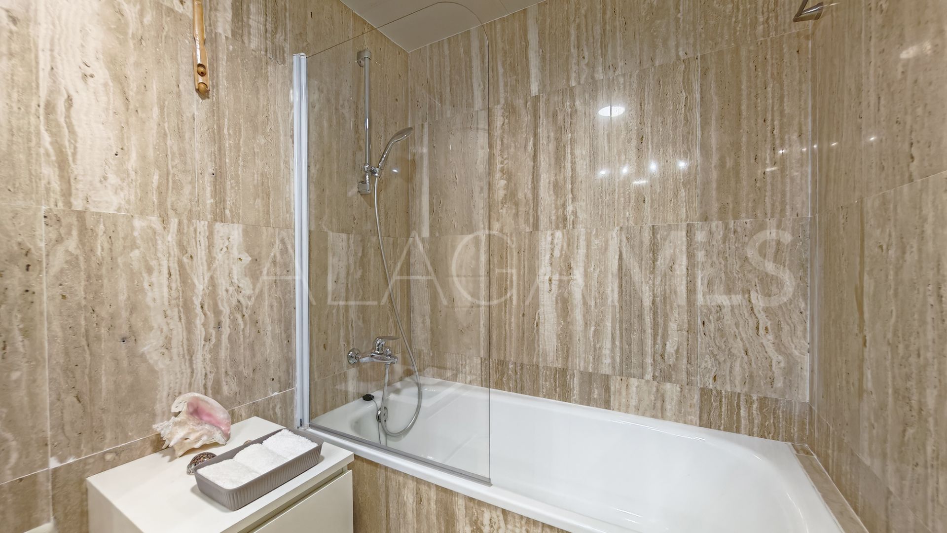 Markplanslägenhet for sale in Elviria