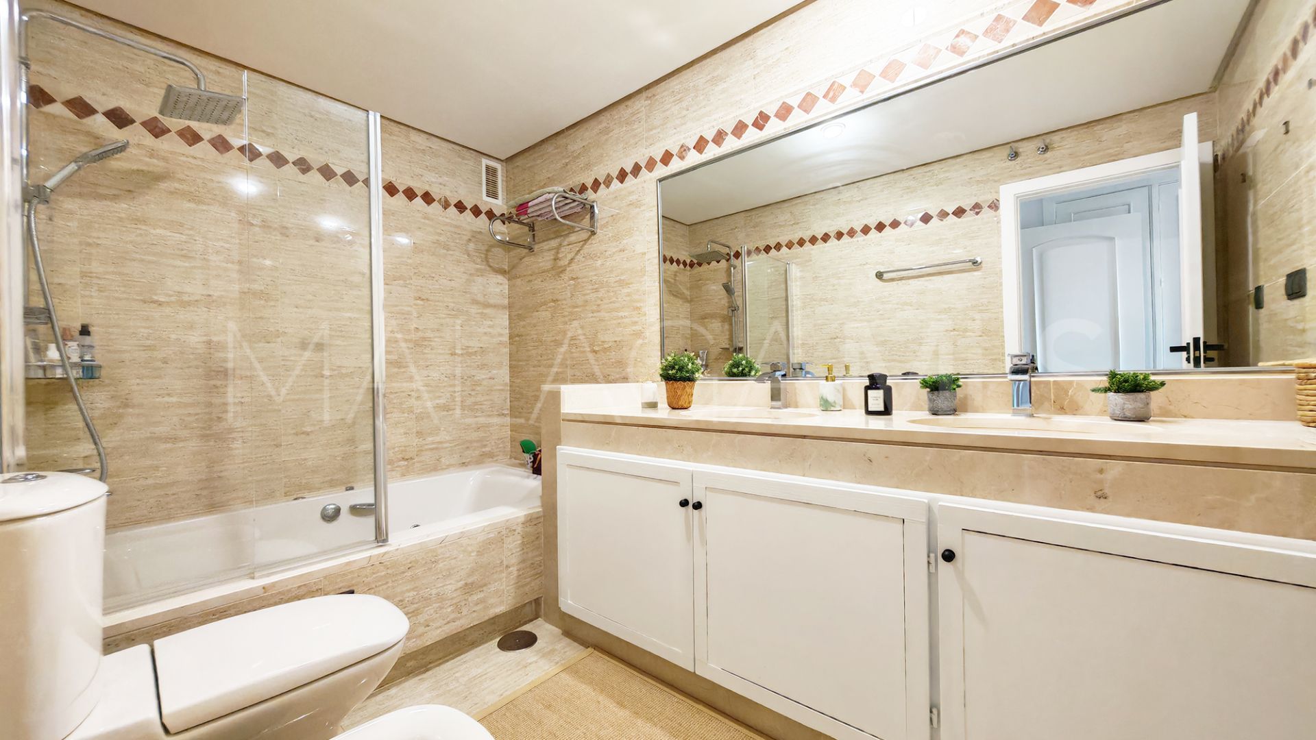 Apartamento planta baja for sale in El Soto de Marbella with 2 bedrooms