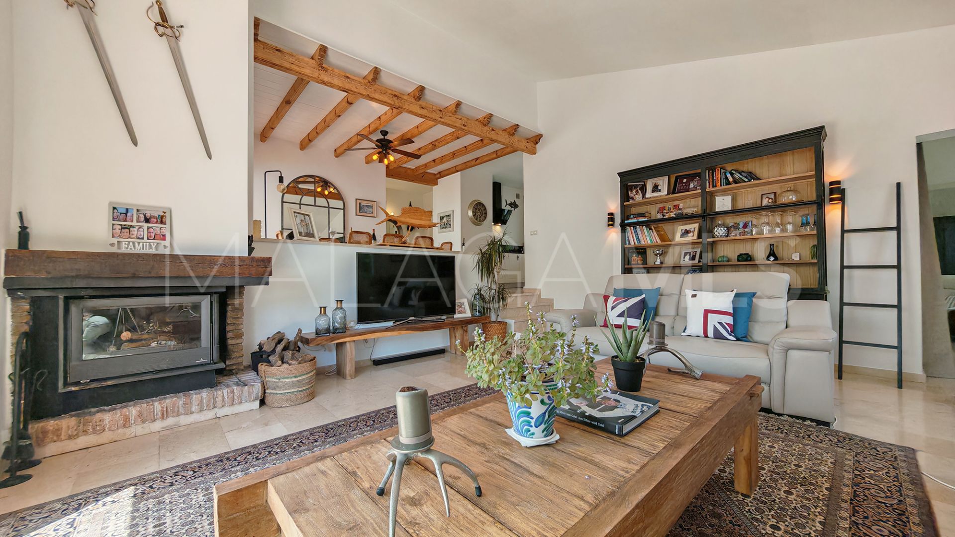 For sale Calahonda villa with 3 bedrooms