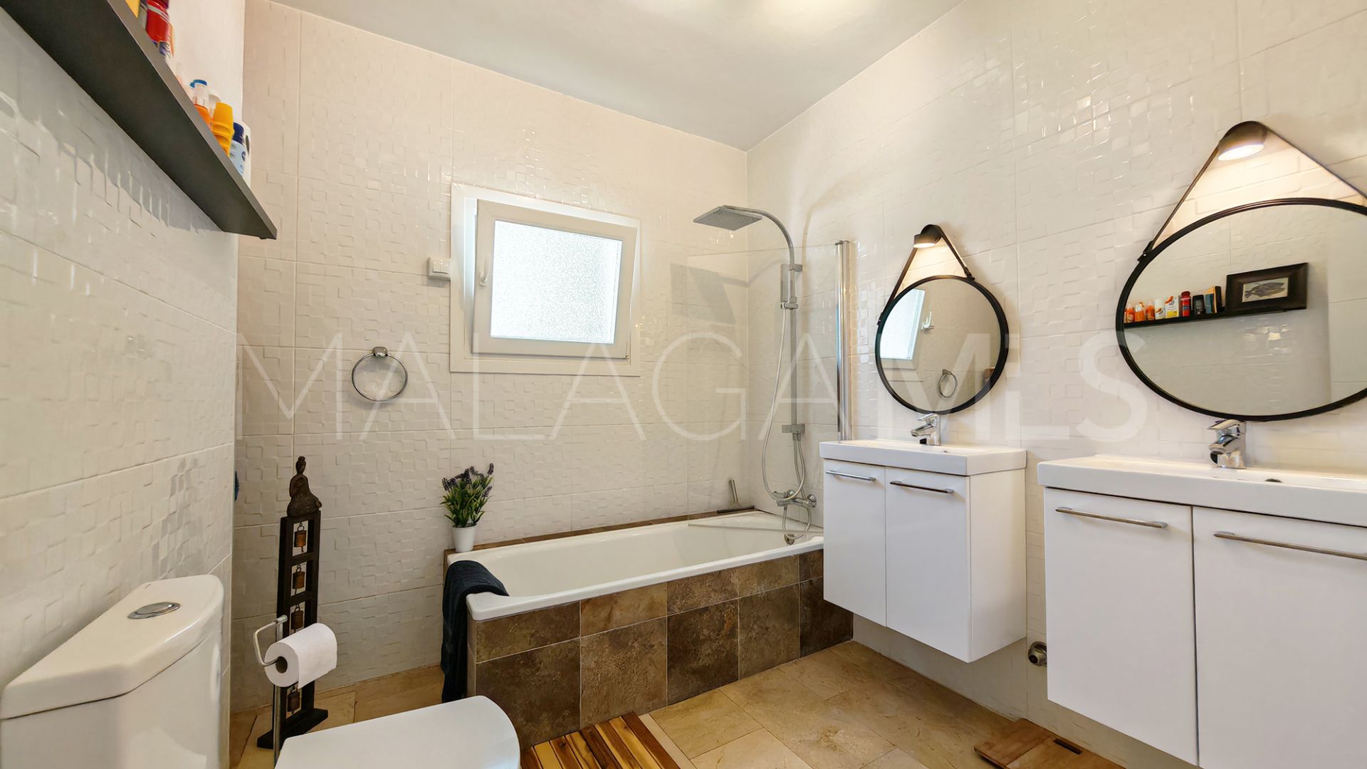 For sale Calahonda villa with 3 bedrooms