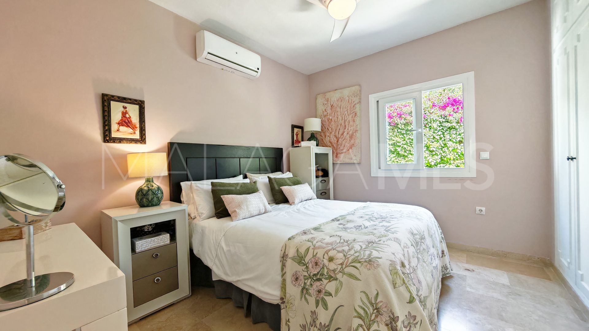 For sale Calahonda villa with 3 bedrooms