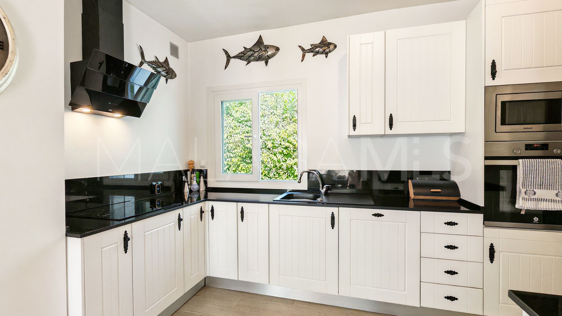For sale Calahonda villa with 3 bedrooms