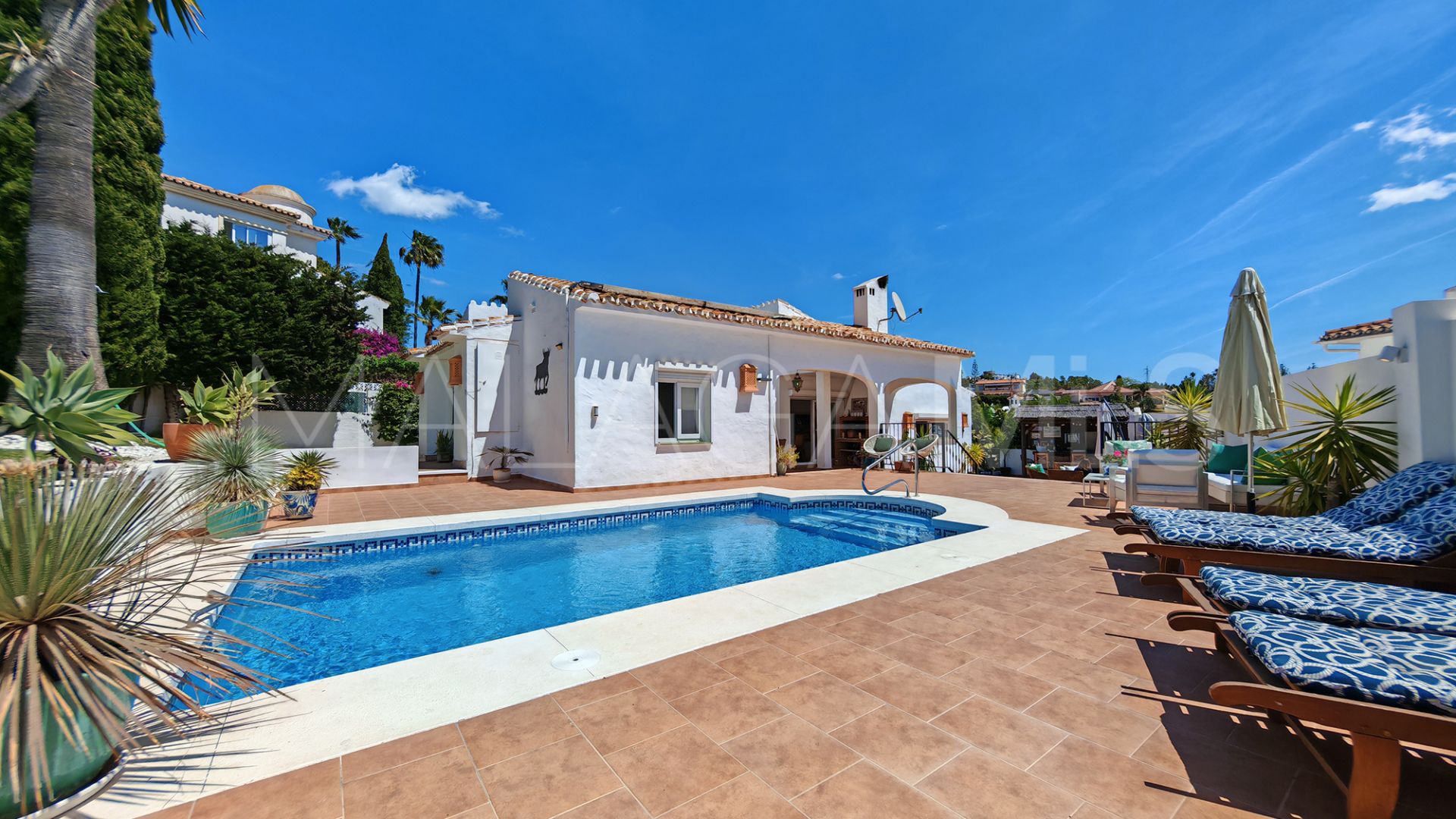 For sale Calahonda villa with 3 bedrooms