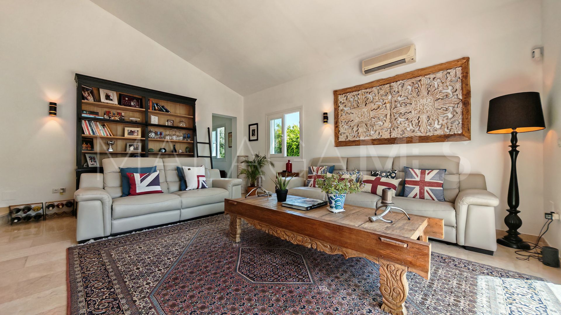 For sale Calahonda villa with 3 bedrooms