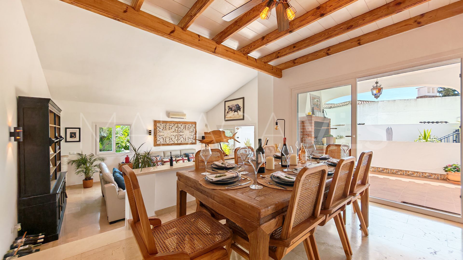 For sale Calahonda villa with 3 bedrooms