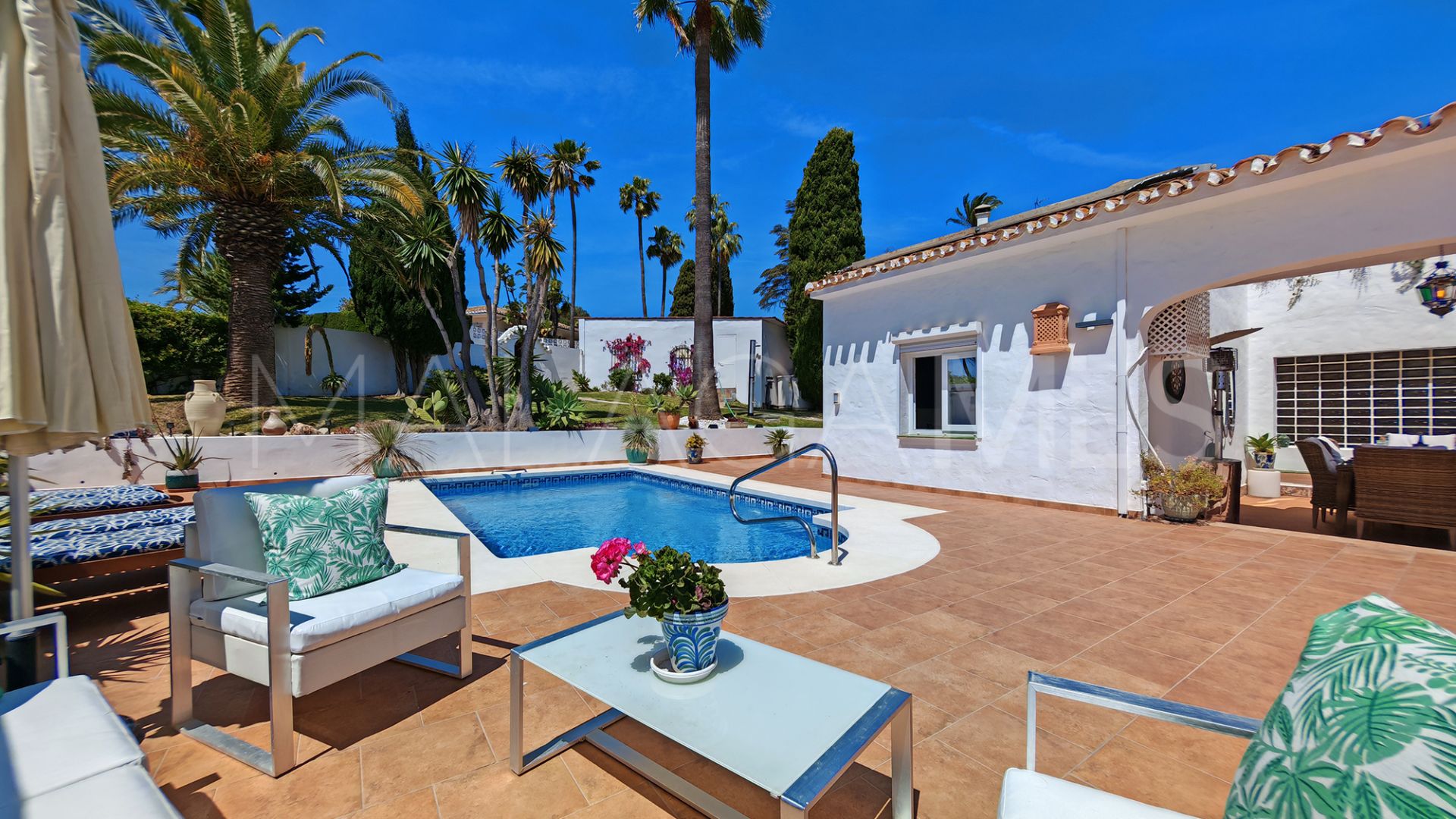 For sale Calahonda villa with 3 bedrooms