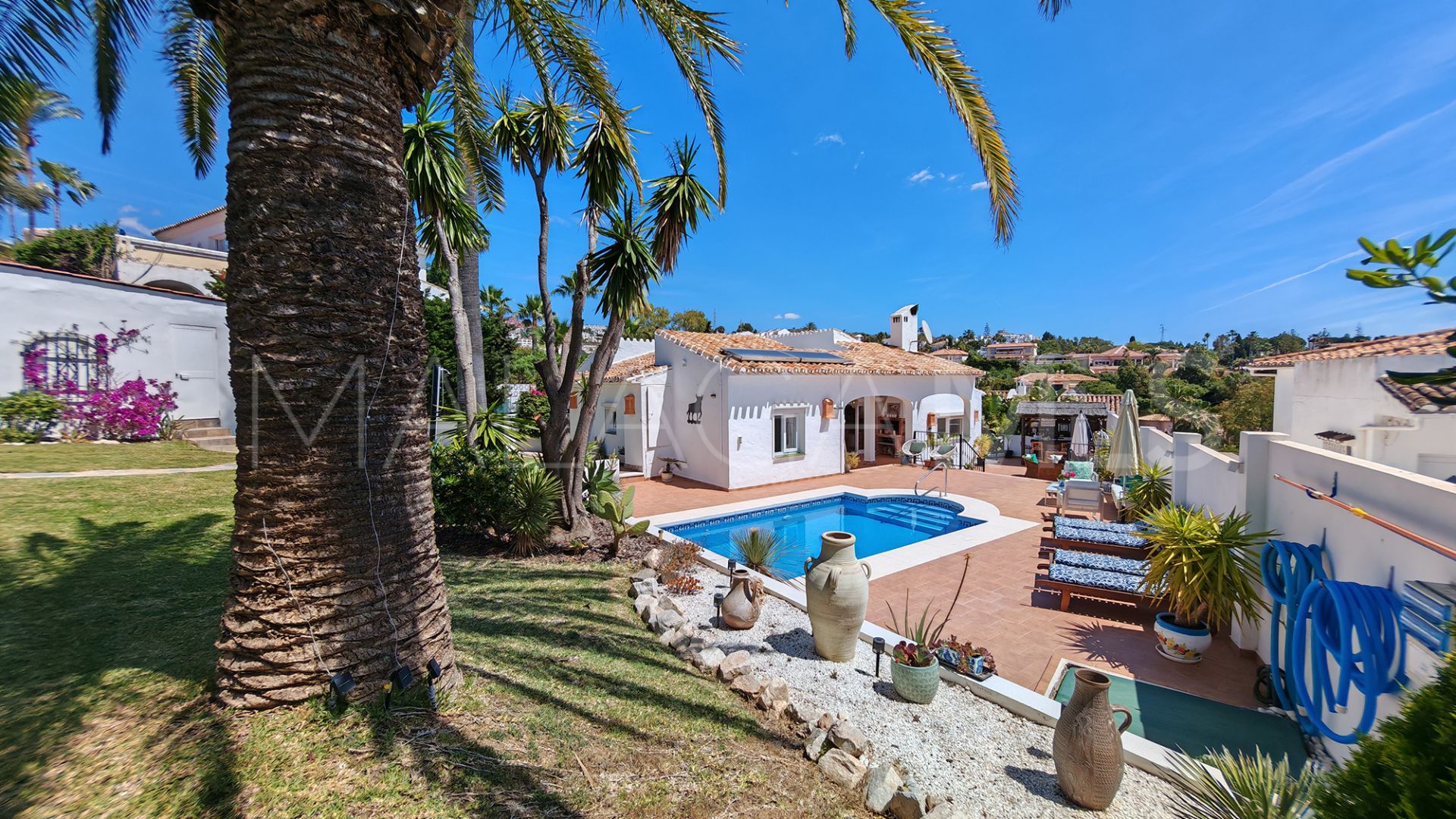 For sale Calahonda villa with 3 bedrooms