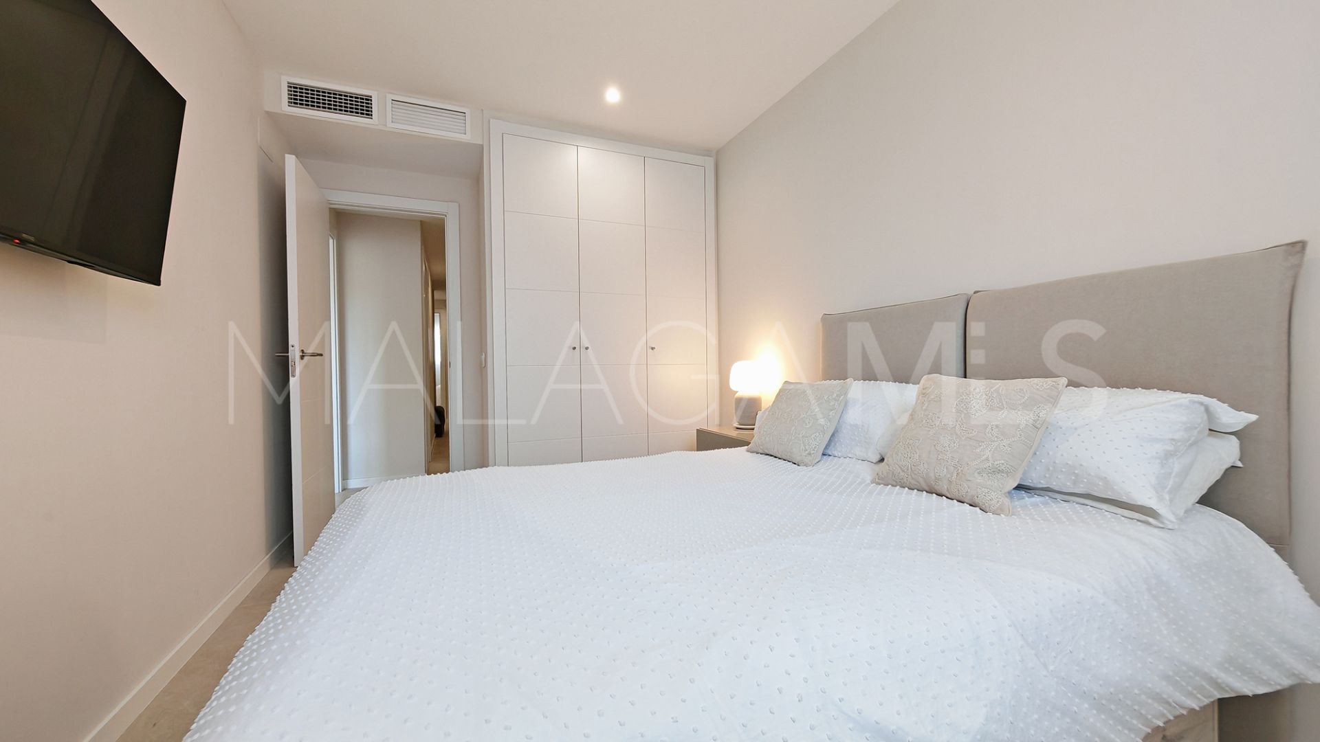 Adosado for sale in Cala de Mijas with 4 bedrooms