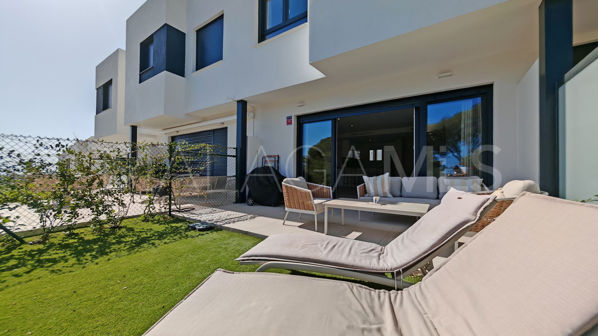 Adosado for sale in Cala de Mijas with 4 bedrooms