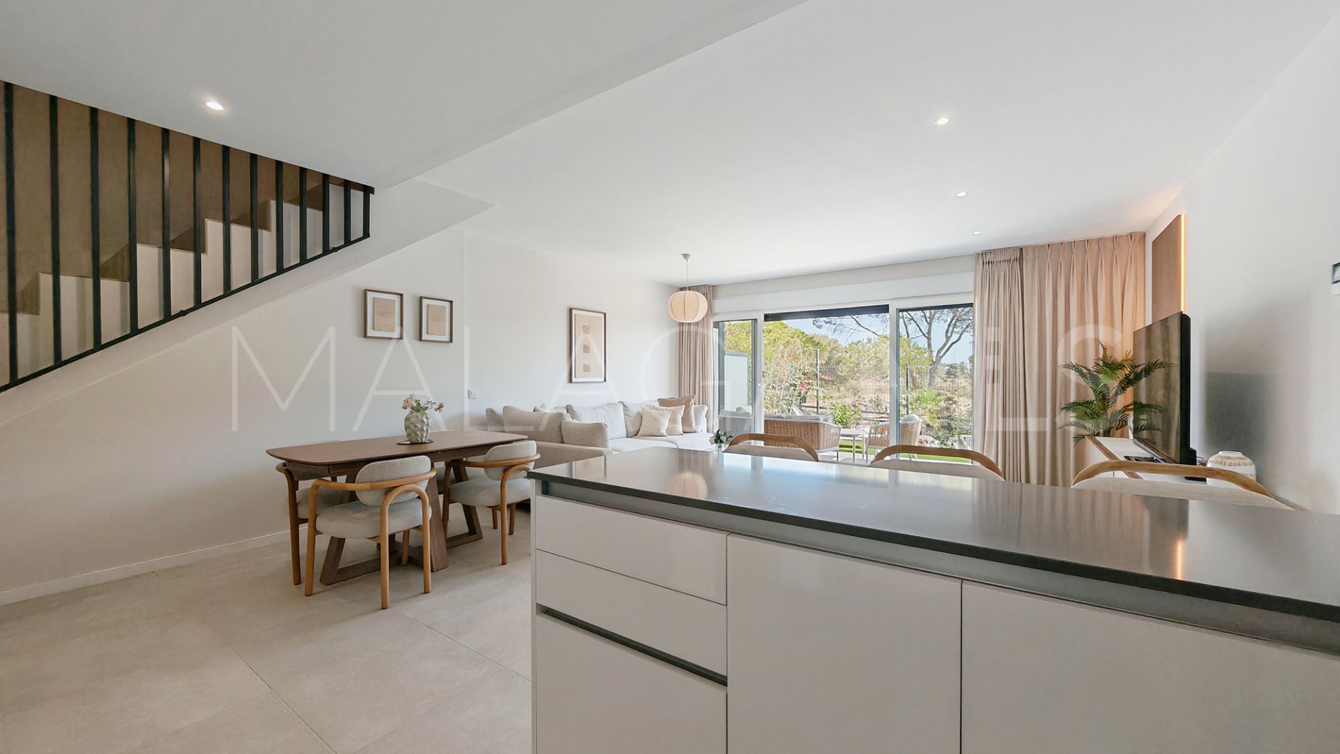 Adosado for sale in Cala de Mijas with 4 bedrooms