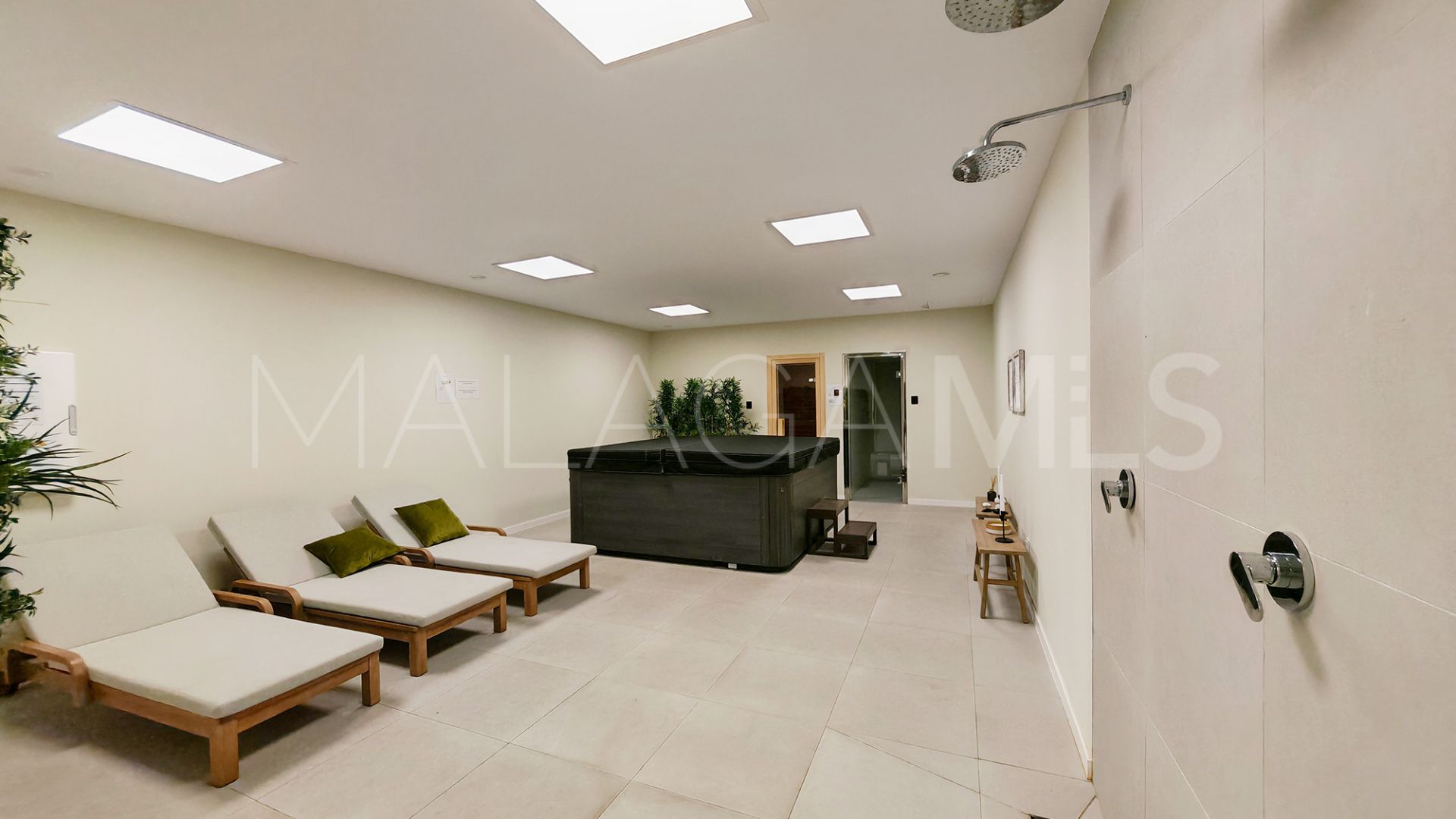 Adosado for sale in Cala de Mijas with 4 bedrooms